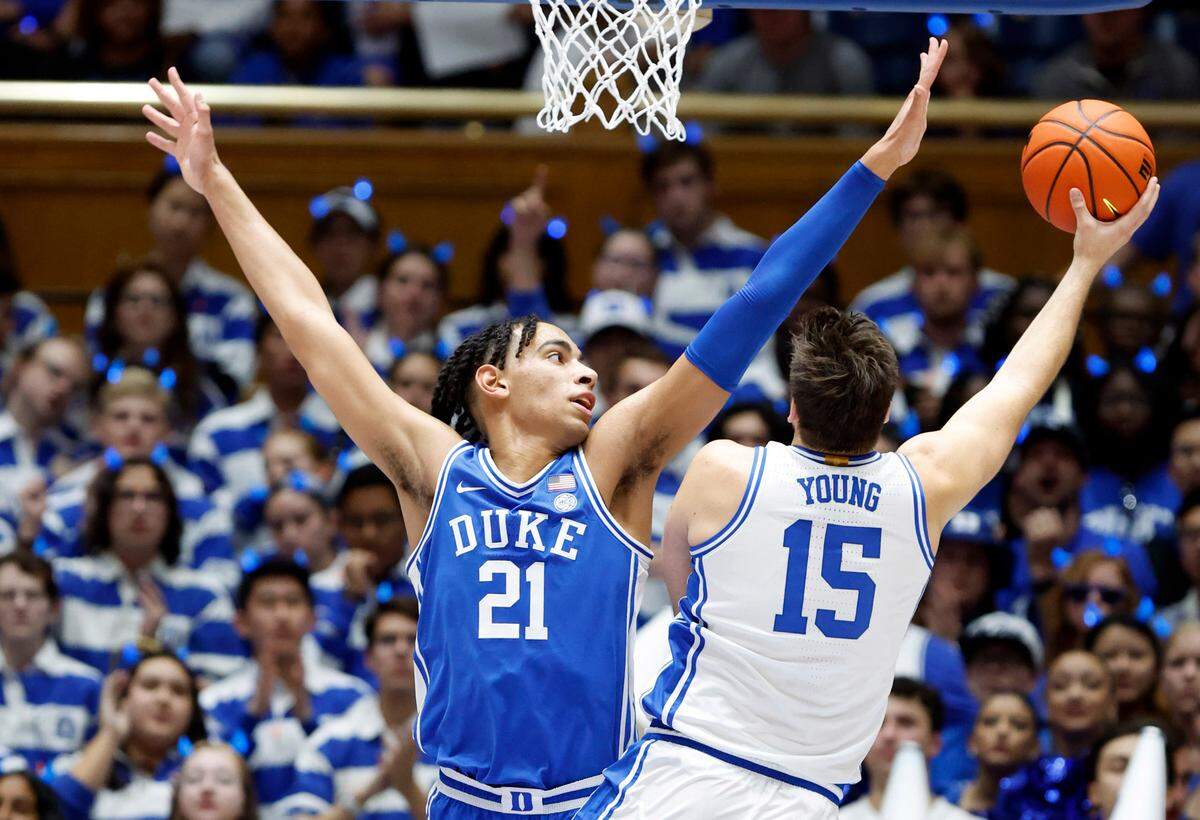 Duke’s Christian Reeves (21) defends Ryan Young (15) during the Blue-White scrimmage during Duke’s Countdown to Craziness at Cameron Indoor Stadium in Durham, N.C., Friday, Oct. 21, 2022.
