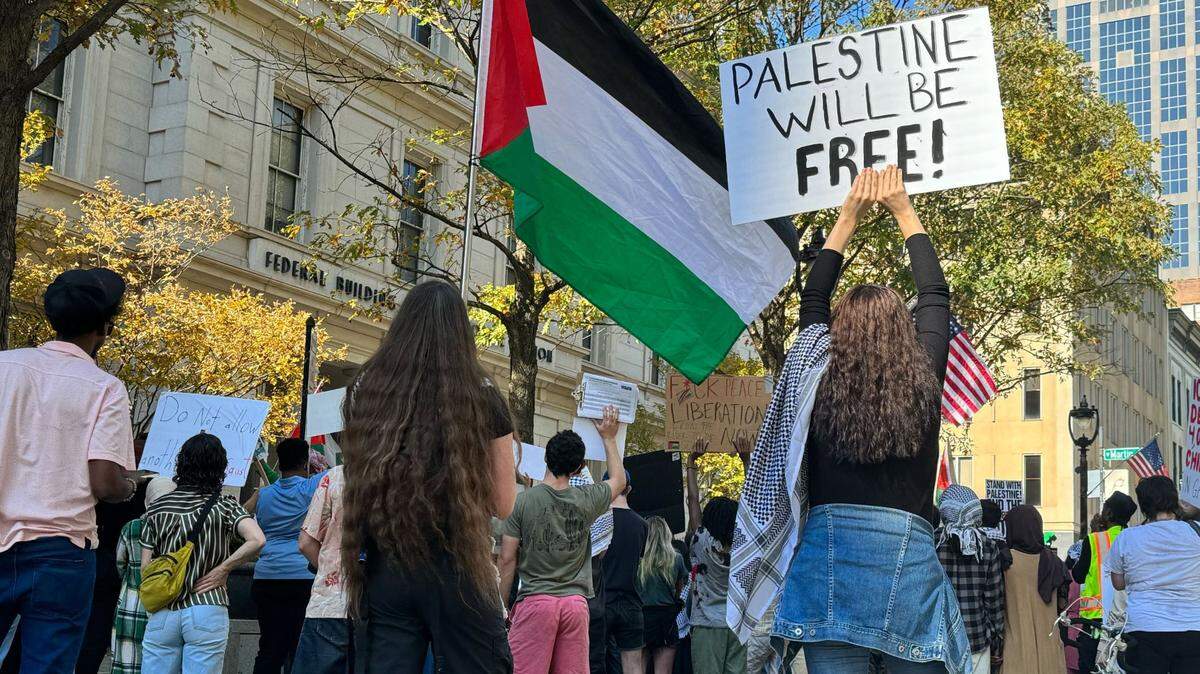 Pro-Palestinian protesters block downtown Raleigh street to demand ceasefire