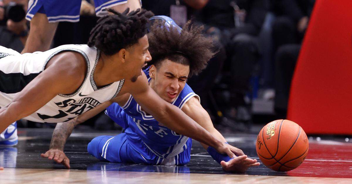 Duke’s Tyrese Proctor (5) and Michigan State’s A.J. Hoggard (11) dive after the loose ball during the second half of Duke’s 74-65 victory over Michigan State in the Champions Classic at the United Center in Chicago, IL, Tuesday, Nov. 14, 2023.