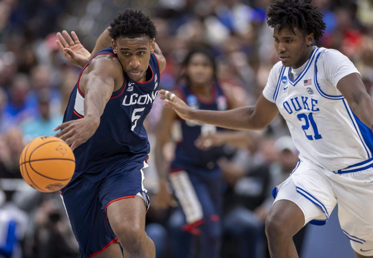 Connecticut forward Tarris Reed Jr. (5) makes a steal from Duke center Patrick Ngongba II (21) in the second half on Sunday, March 29, 2026, in the NCAA East Regional Championship, at Capital One Arena in Washington, D.C.