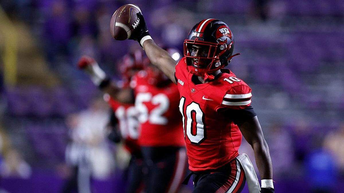 BATON ROUGE, LOUISIANA - NOVEMBER 22: Dylan Flowers #10 of the Western Kentucky Hilltoppers reacts after scoring a touchdown from a fumble recovery during the fourth quarter of an NCAA football game against the LSU Tigers at Tiger Stadium on November 22, 2025 in Baton Rouge, Louisiana. (Photo by Sean Gardner/Getty Images)