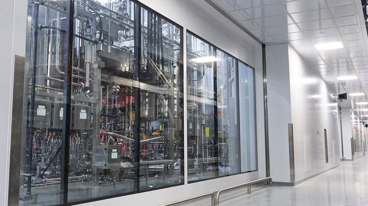AdvanceTEC builds cleanrooms, spaces free of dust and other contaminants, which could interfere with delicate biotechnology, nanotechnology and pharmaceutical research.
