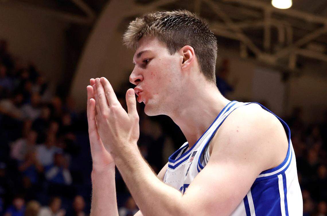 Duke’s Kyle Filipowski (30) blows a kiss after slamming in two during the second half of Duke’s 92-54 victory over Dartmouth at Cameron Indoor Stadium in Durham, N.C., Monday, Nov. 6, 2023.