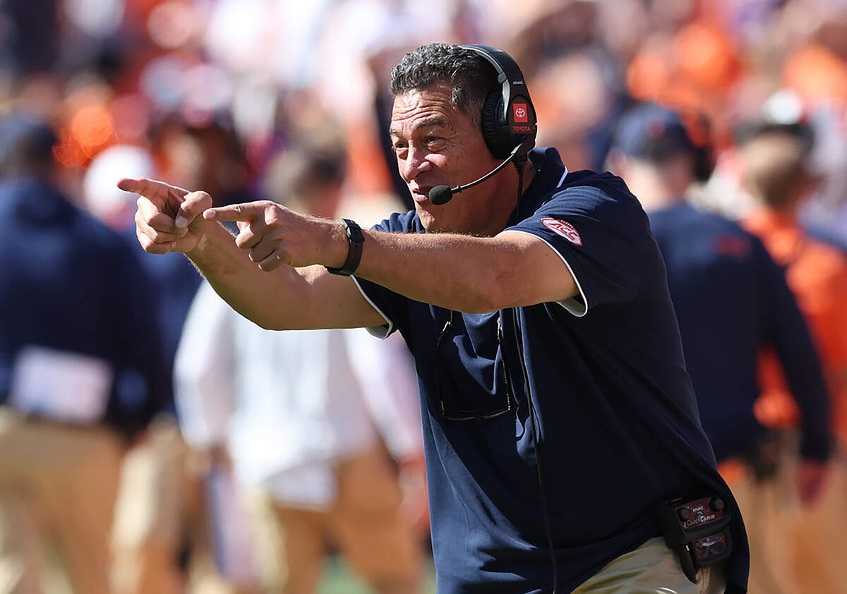 Syracuse offensive coordinator Robert Anae reacts after Syracuse scored a touchdown during the Orange’s game against Clemson in October 2022.
