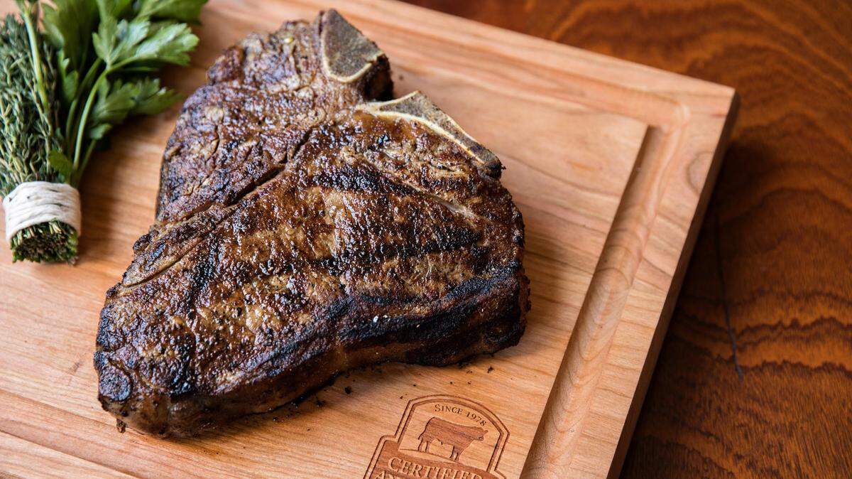 Oak Steakhouse, a modern take on a classic American steakhouse, is expected to open at The Dillon in downtown Raleigh in early 2019. Raleigh is the fifth Oak Steakhouse location and the second in North Carolina.