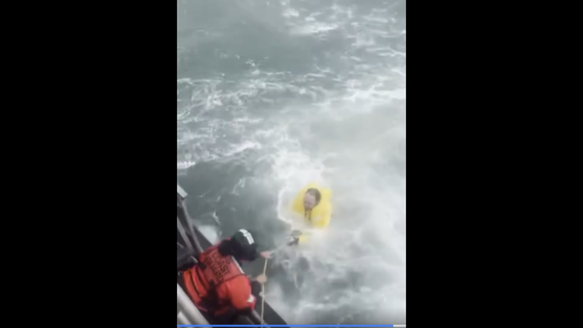 Watch as Coast Guard rescues 4 NC boaters from storm surge created by Hurricane Ian