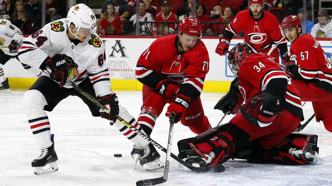 Svechnikov, Mrazek spur Hurricanes to shutout against Blackhawks