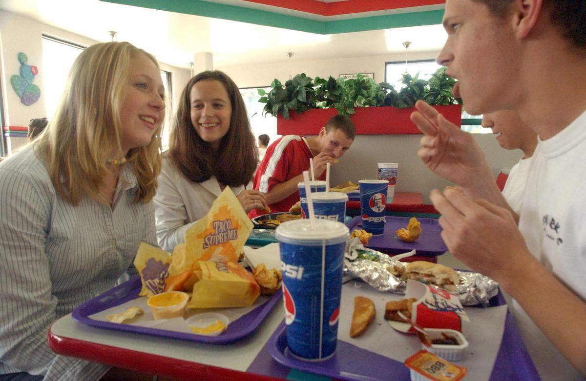 Sanderson High School juniors Beckie Taylor and Hannah Wynne enjoy having lunch at the KFC/Taco Bell in Colony Shopping Center with classmates and fellow juniors Sam Wynne and Charlie Kirchhoff as they eat their lunch off campus in this 2004 file photo. In the background is Jesse Fox, who is a senior at Sanderson.