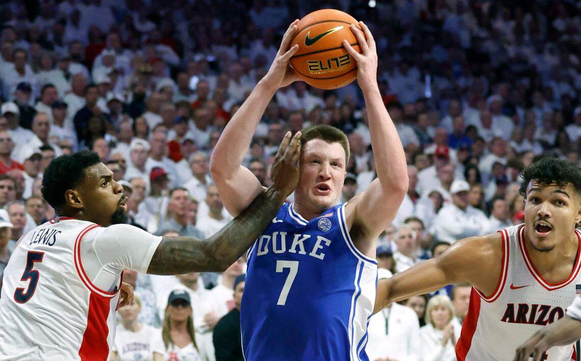 Duke’s Kon Knueppel (7) drives past Arizona’s KJ Lewis (5) during the second half of Duke’s 69-55 victory over Arizona at the McKale Memorial Center in Tucson, Ariz., Friday, Nov. 22, 2024.