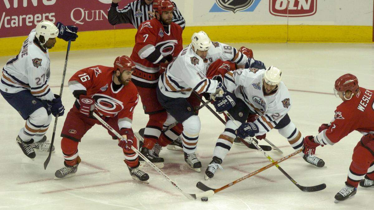 The Canes (L:R) Andrew Ladd (16), Niclas Wallin (7) and Glen Wesley (2), battle Edmonton’s Georges Laraque (27), Ethan Moreau (18) and Rem Murray (22) for the puck during first period action of Game One of the Stanley Cup Final. Staff/Chris Seward