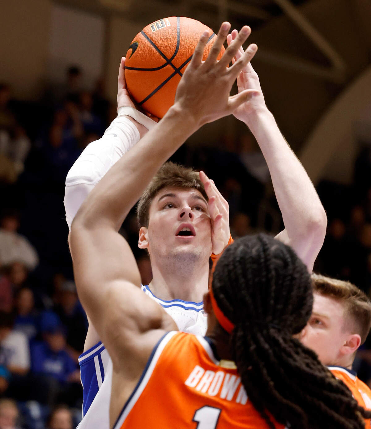 Duke’s Kyle Filipowski (30) shoots during the second half of Duke’s 86-66 victory over Syracuse at Cameron Indoor Stadium in Durham, N.C., Tuesday, Jan. 2, 2024.