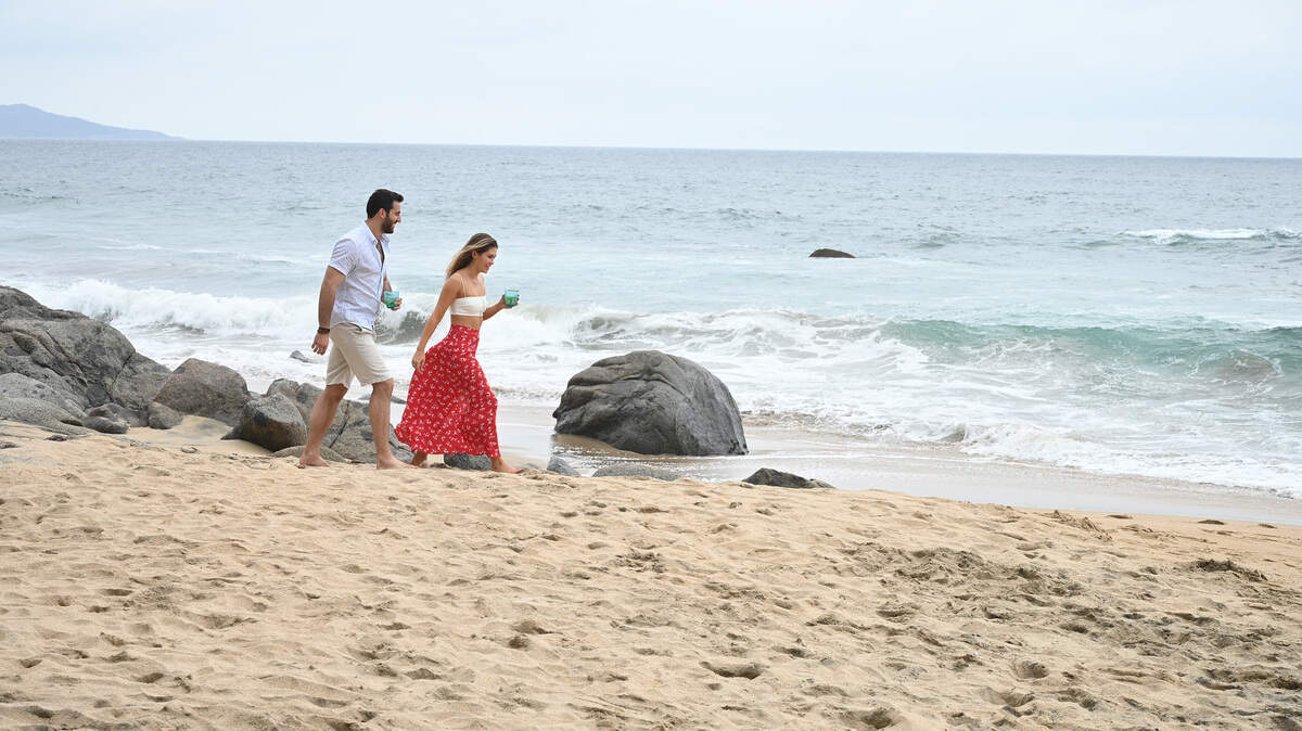Derek Peth and Caelynn Miller-Keyes in “Bachelor in Paradise” on ABC.