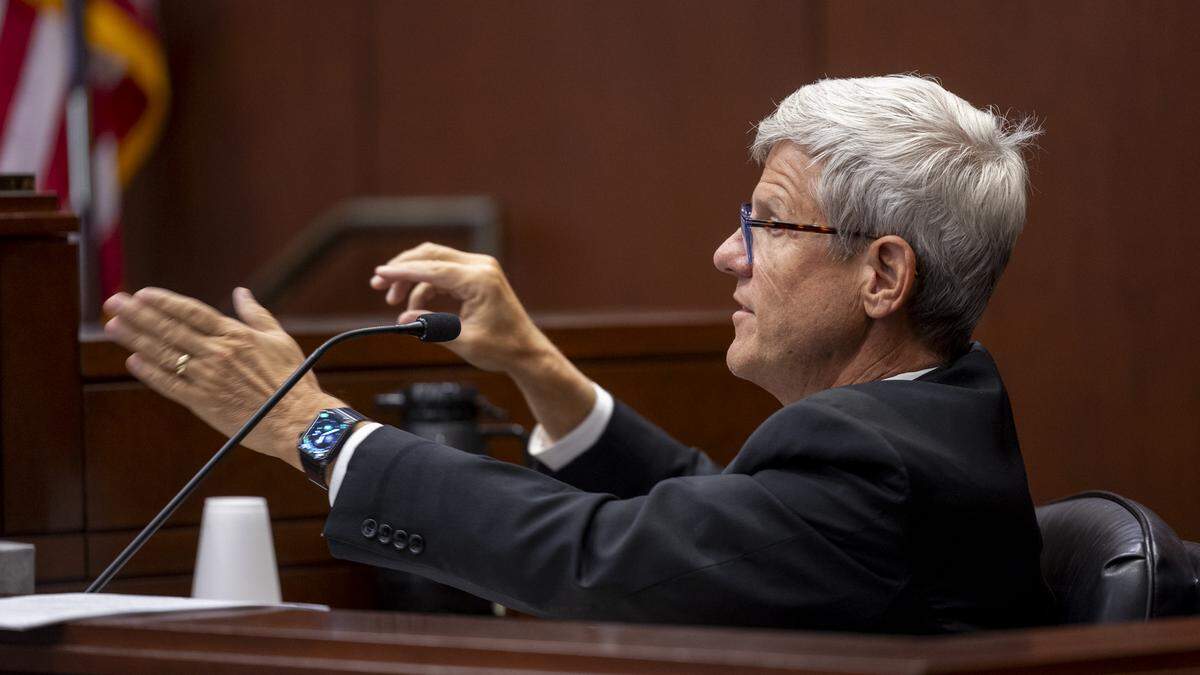Dr. George Corvin, a Raleigh psychiatrist, testifies during the defense presentation in a sentencing hearing for Austin Thompson in Wake County Superior Court on Tuesday, Feb. 10, 2026. Thompson, now 18, pleaded guilty to the 2022 Hedingham neighborhood mass shooting in Raleigh that killed five people when he was 15.
