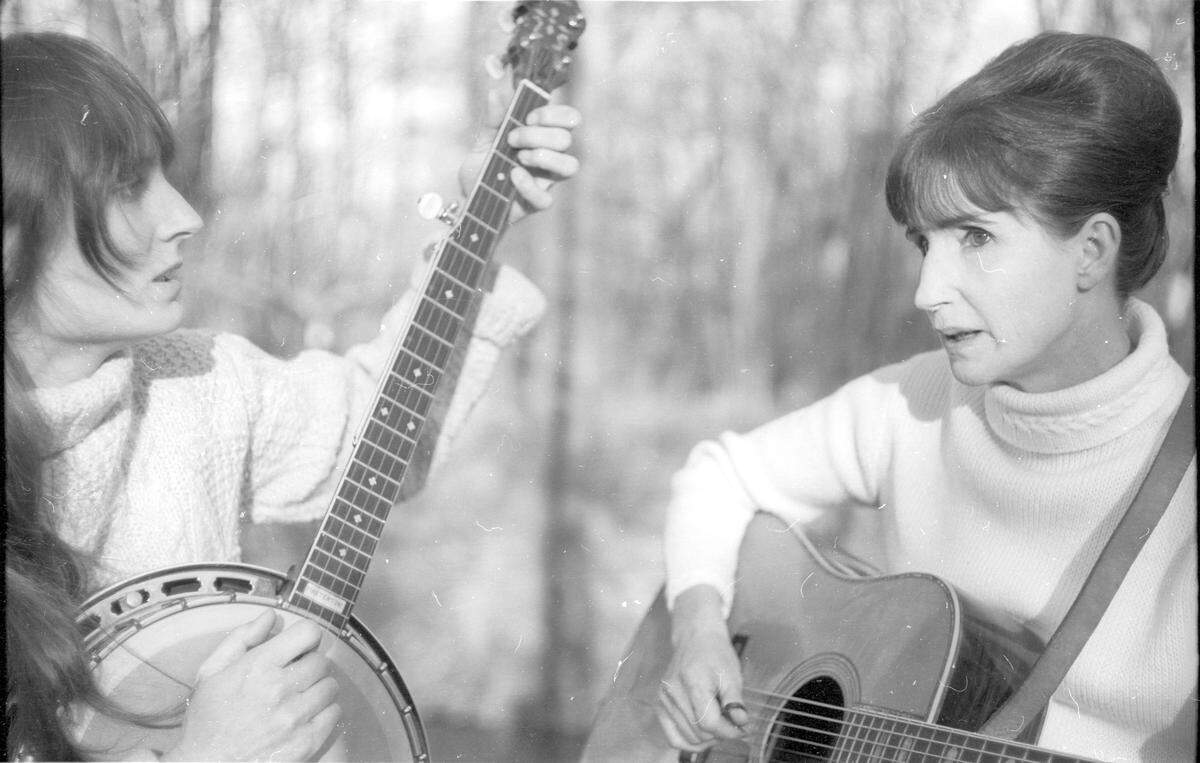 Alice Gerrard and Hazel Dickens, 1969