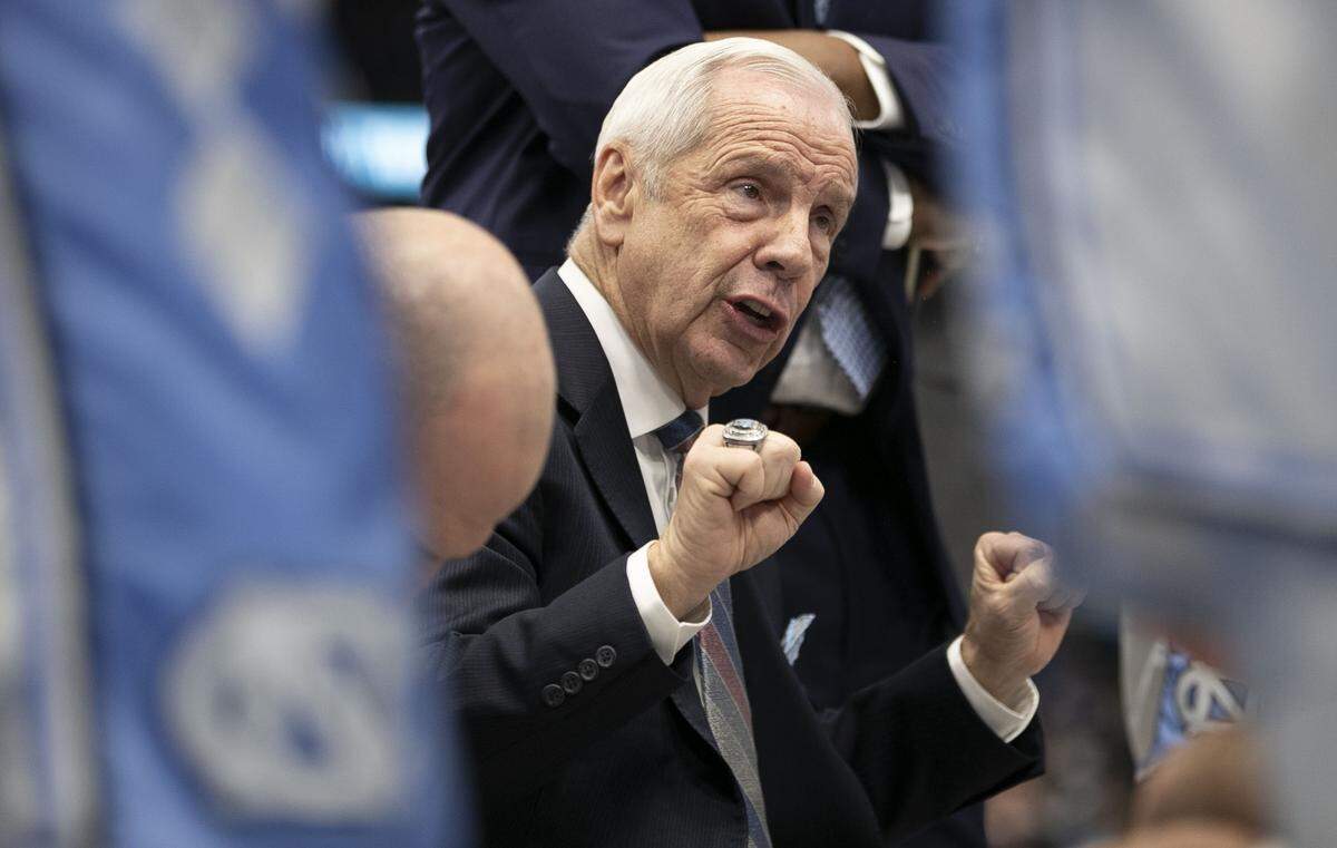 North Carolina coach Roy Williams huddles with his team during a time out in the second half against Kentucky at the 2018 CBS Sports Classic on Saturday, December 22, 2018 at United Center in Chicago, Illinois.