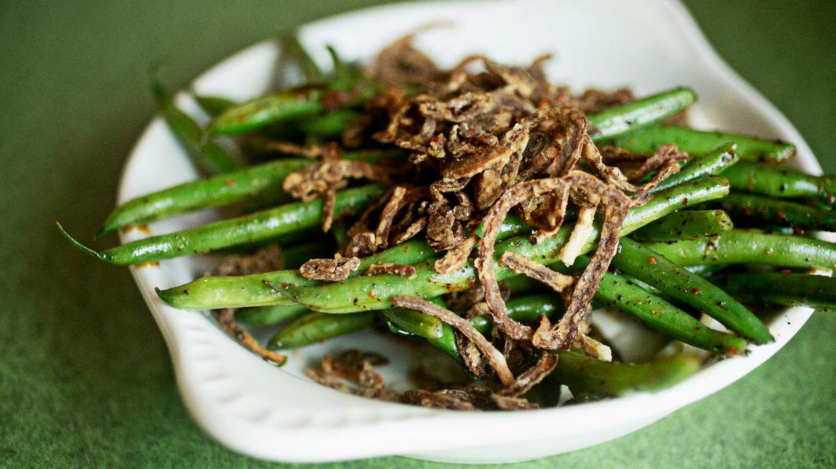 Green beans are a good source of vitamins A and C as well as manganese and silicon.