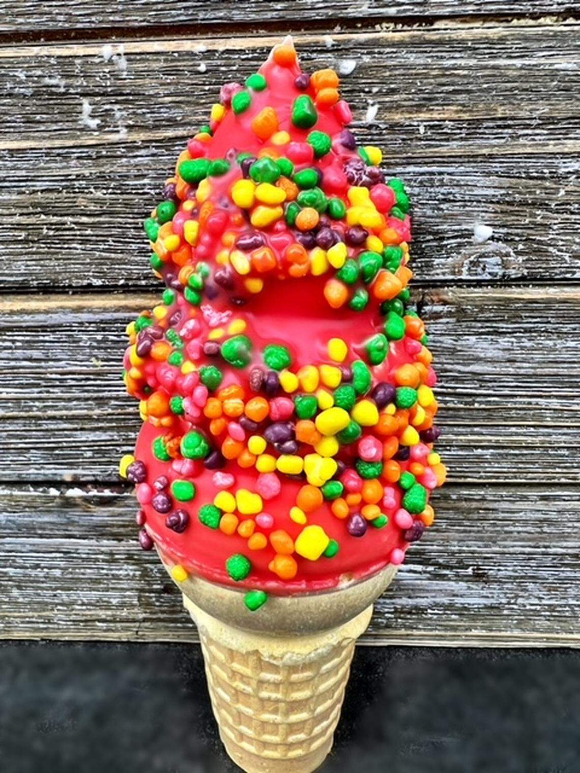 Simons Says Dip This offers vanilla soft serve and dips compatible with dairy-free diets.