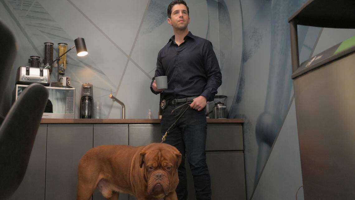 Josh Peck as US Marshal Scott Turner in the original series “Turner & Hooch,” a sequel to the 1989 Tom Hanks film, and streaming on Disney+.