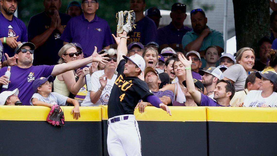 Texas defeats ECU to win NCAA baseball Super Regional