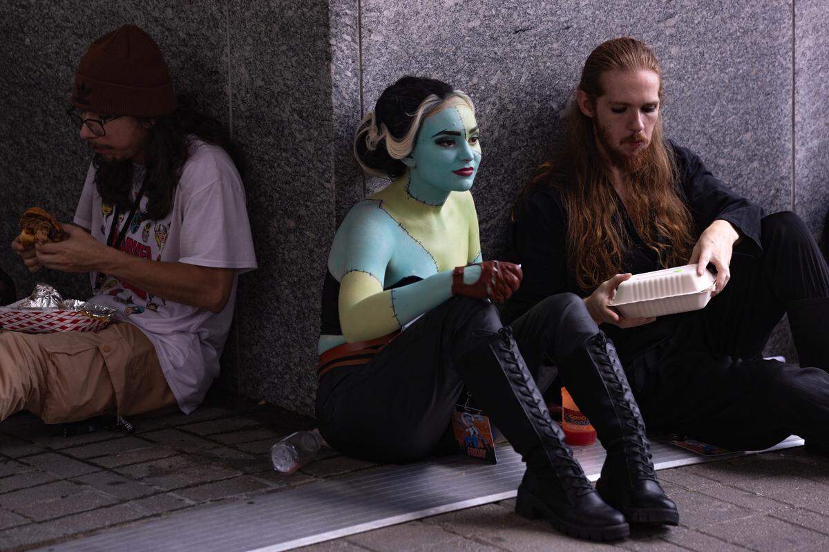 Claire Hagedorth grabs lunch outside the Raleigh, N.C. Convention Center during Galaxycon on Friday, July 25, 2025.