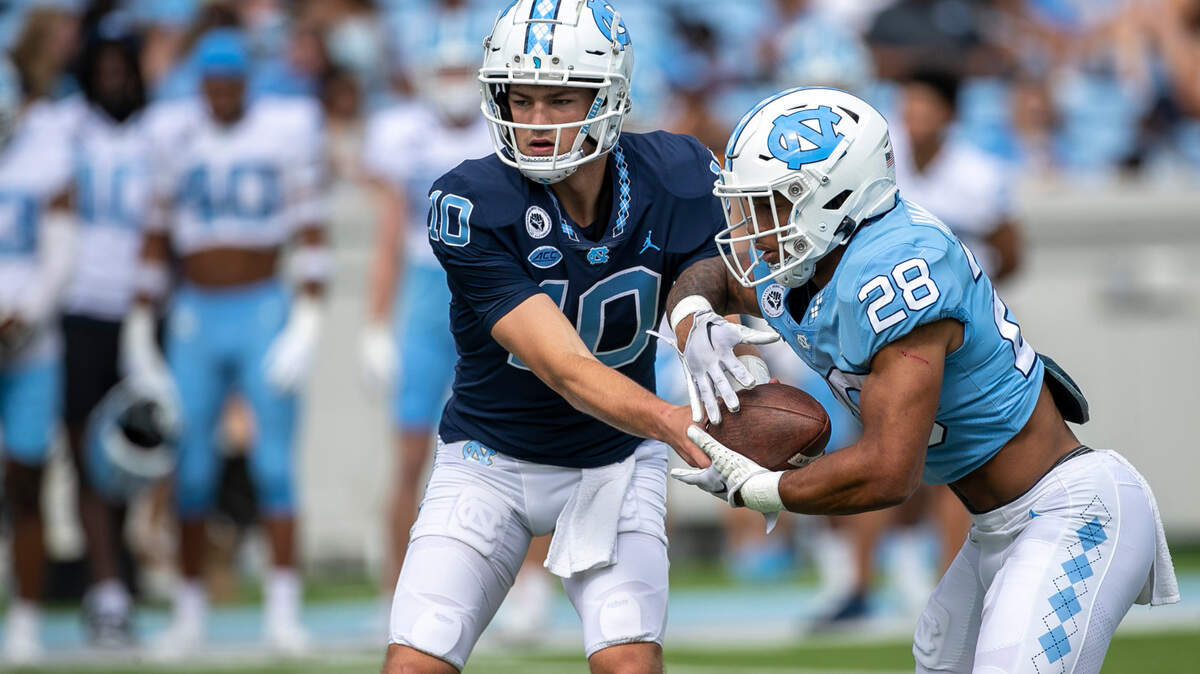 North Carolina quarterback Drake Maye (10) will lead the No. 21 Tar Heels into the football season opener against South Carolina in Charlotte on Sept. 2, 2023. (Robert Willett).