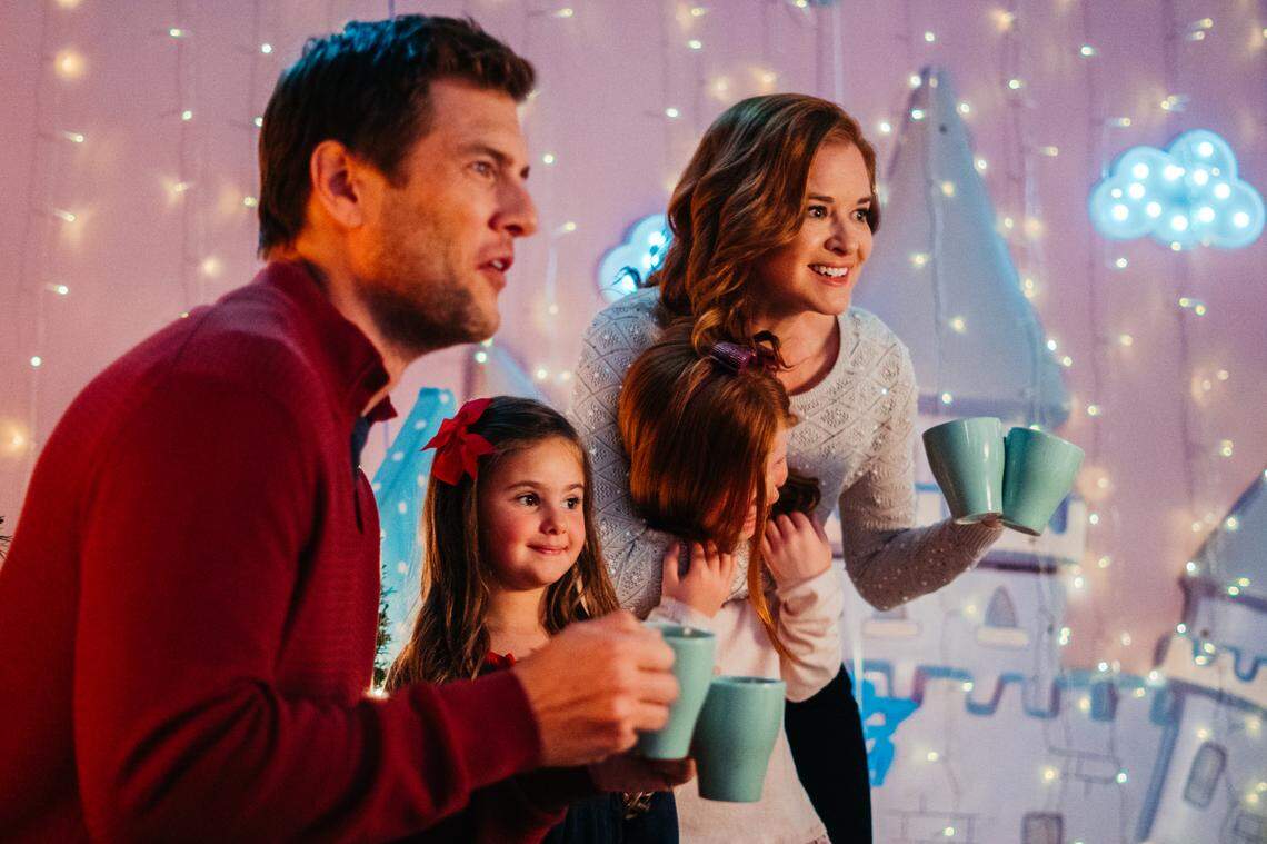 Ryan McPartlin and Sarah Drew in “Twinkle All the Way” on Lifetime.
