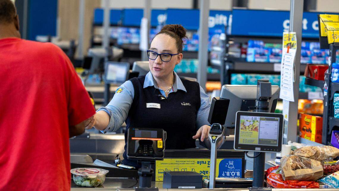 Lidl’s turkey dinner includes ingredients for pumpkin pie, canned green beans, rolls and other items.