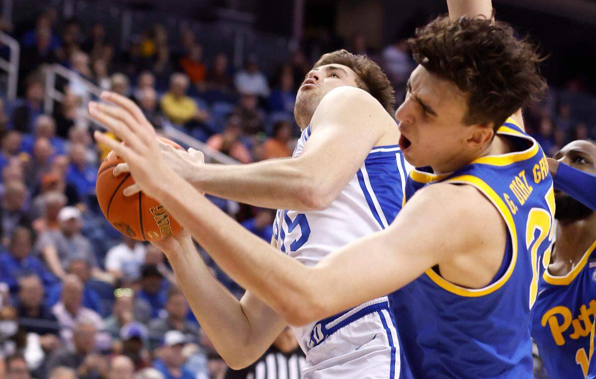 Duke’s Ryan Young (15) shoots while Pittsburgh’s Guillermo Diaz Graham (25) defends during the second half of Duke’s 96-69 victory over Pitt in the quarterfinals of the ACC Men’s Basketball Tournament in Greensboro, N.C., Thursday, March 9, 2023.