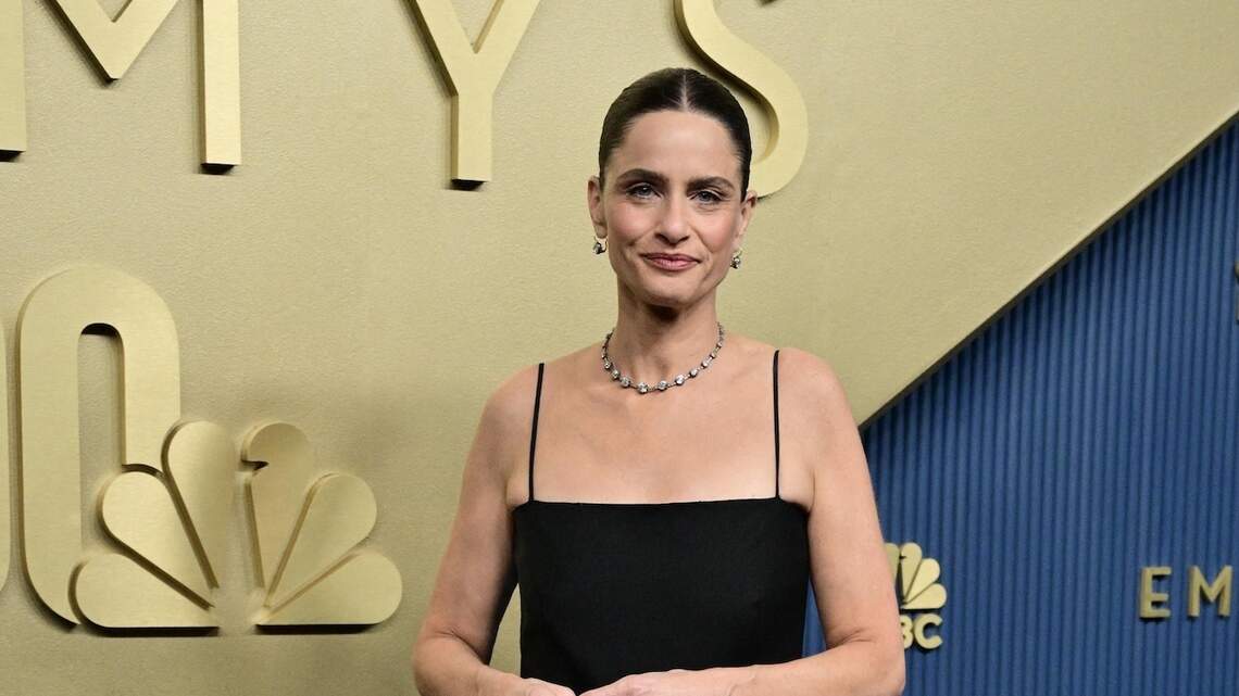 Amanda Peet noticed a subtle breast skin change before her stage 1 cancer diagnosis