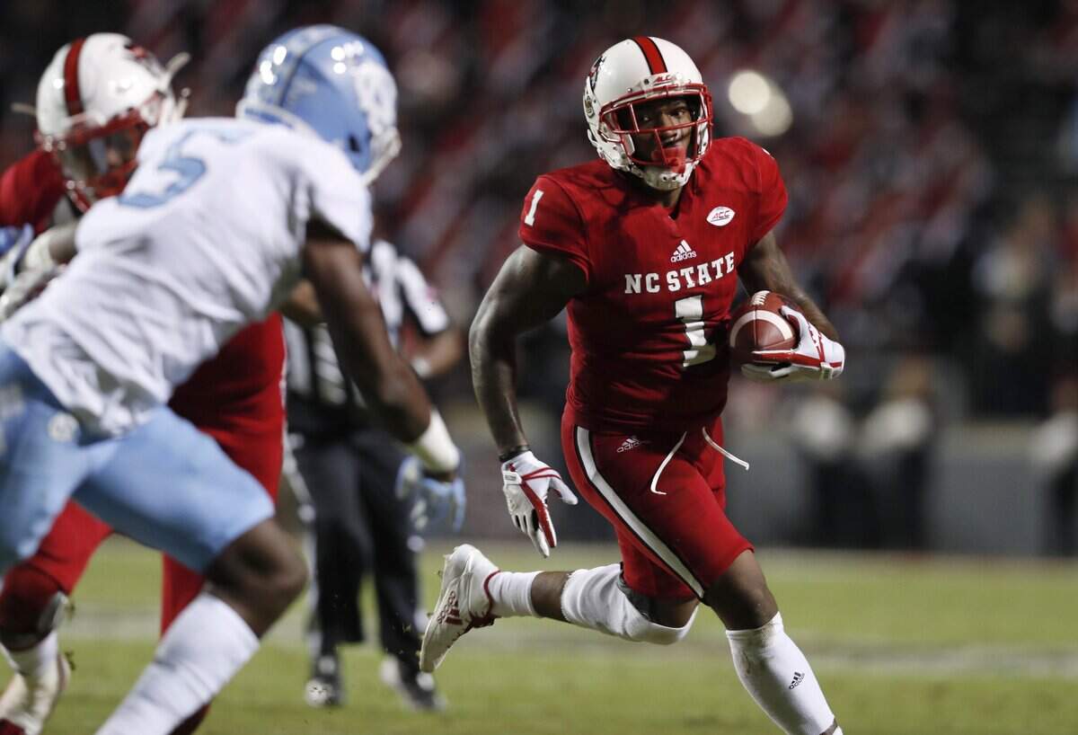 N.C. State’s Jaylen Samuels (1) runs the ball upfield during the second half of N.C. State’s 33-21 victory over UNC at Carter-Finley Stadium in Raleigh, N.C., Saturday, Nov. 25, 2017.