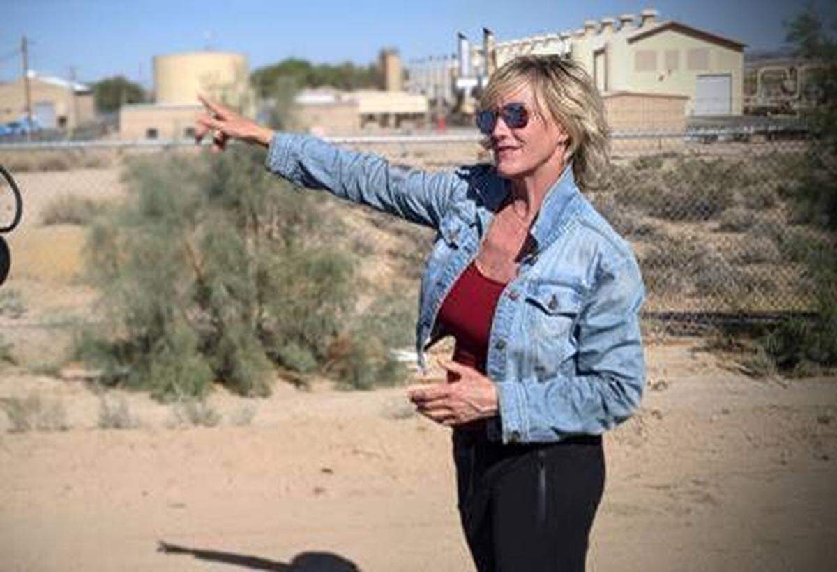 Erin Brockovich returns to Hinkley, California, for the ABC 20/20 special “The Real Rebel: The Erin Brockovich Story.”