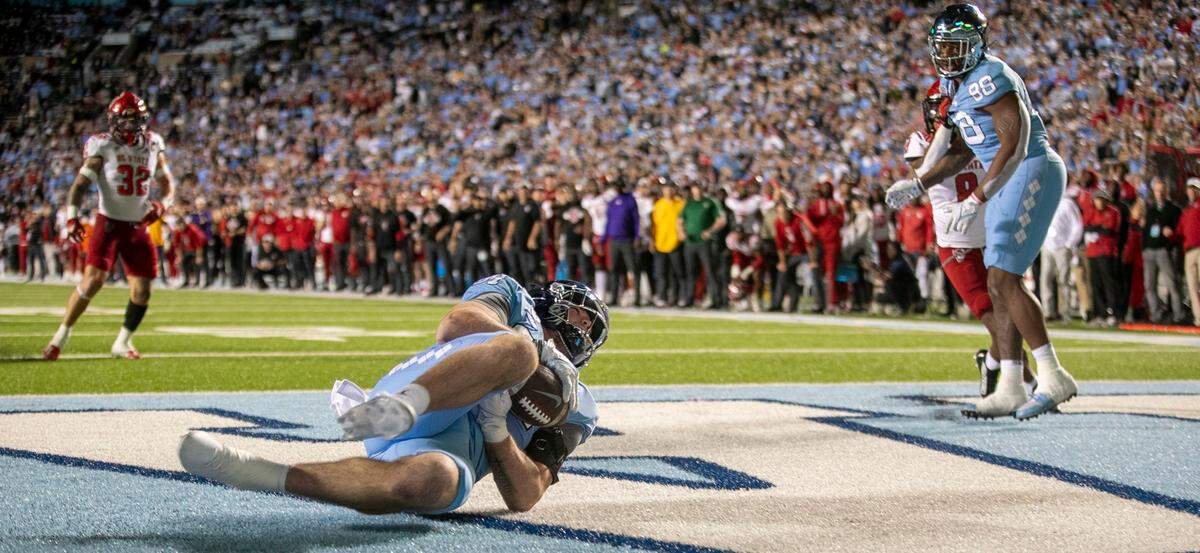 North Carolina’s John Copenhaver (81) appears to catch a pass from quarterback Drake Maye in the final seconds of the fourth quarter for a touchdown against N.C. State. The play was reviewed and the pass was ruled incomplete.