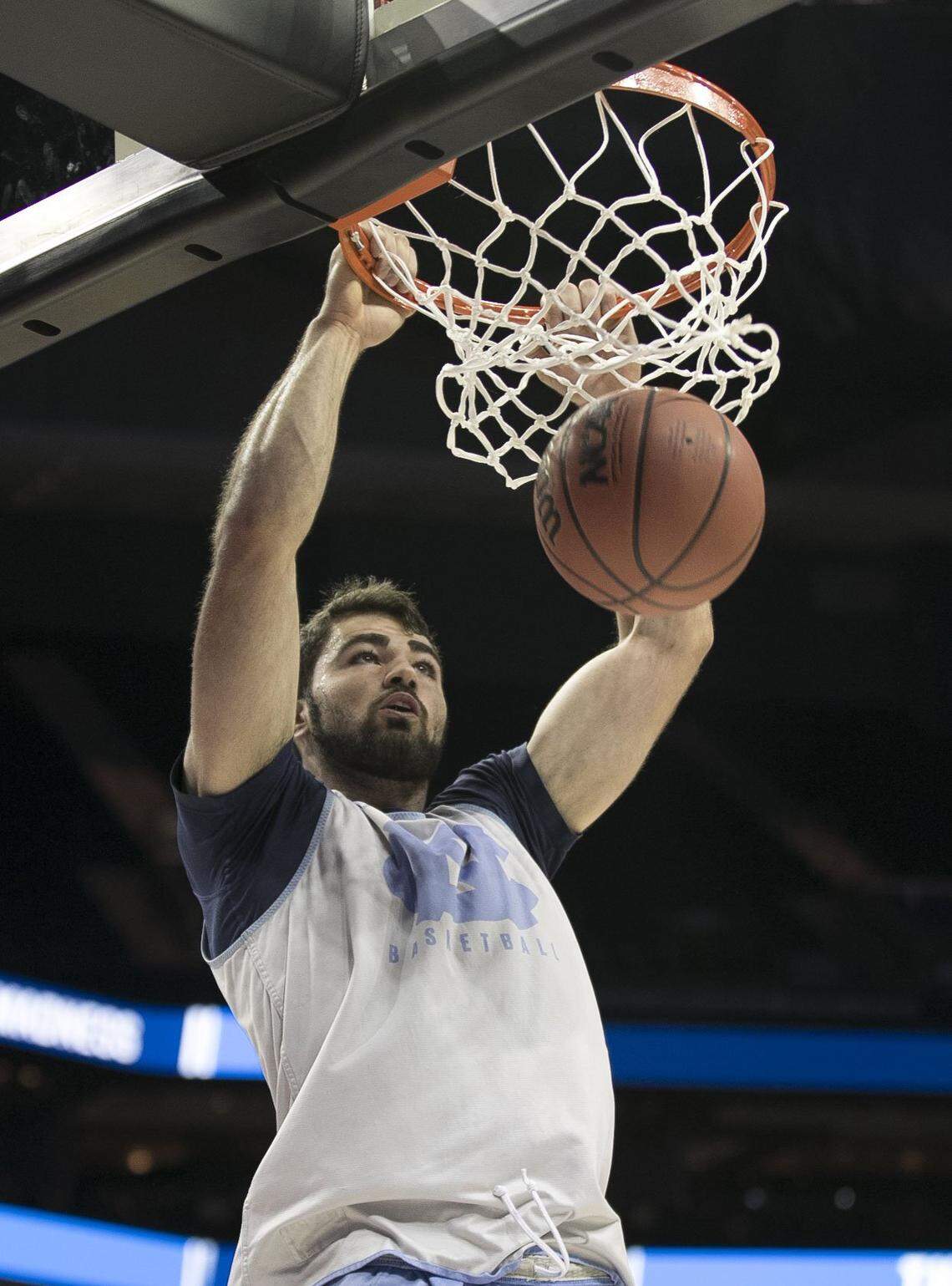 North Carolina's Luke Maye (32) dunks during the Tar Heels' practice on Thursday, March 15, 2018 in Charlotte, N.C.