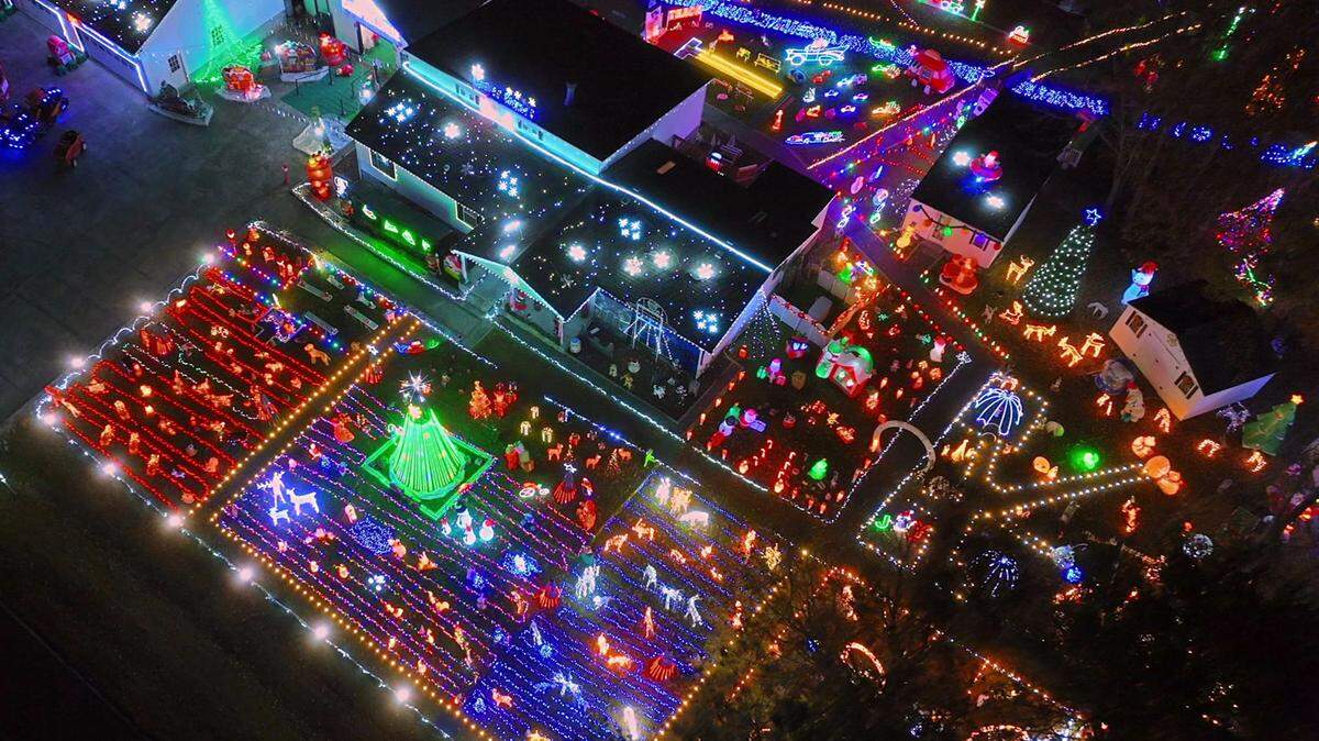 The Campbell family of Oxford, NC, won the top prize on the Season 12 premiere episode of ABC’s “Great Christmas Light Fight,” which aired on Dec. 5, 2024.