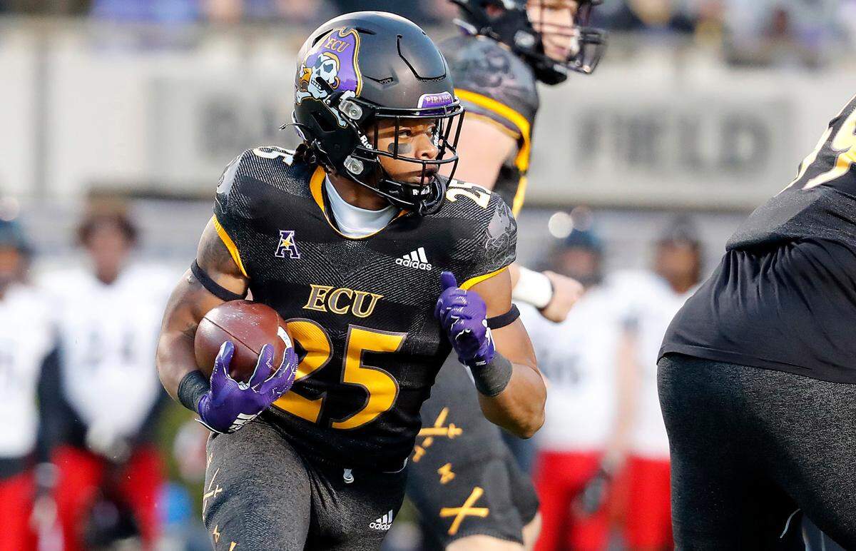 East Carolina’s Keaton Mitchell (25) runs the ball against Cincinnati during the first half of an NCAA college football game in Greenville, N.C., Friday, Nov. 26, 2021.