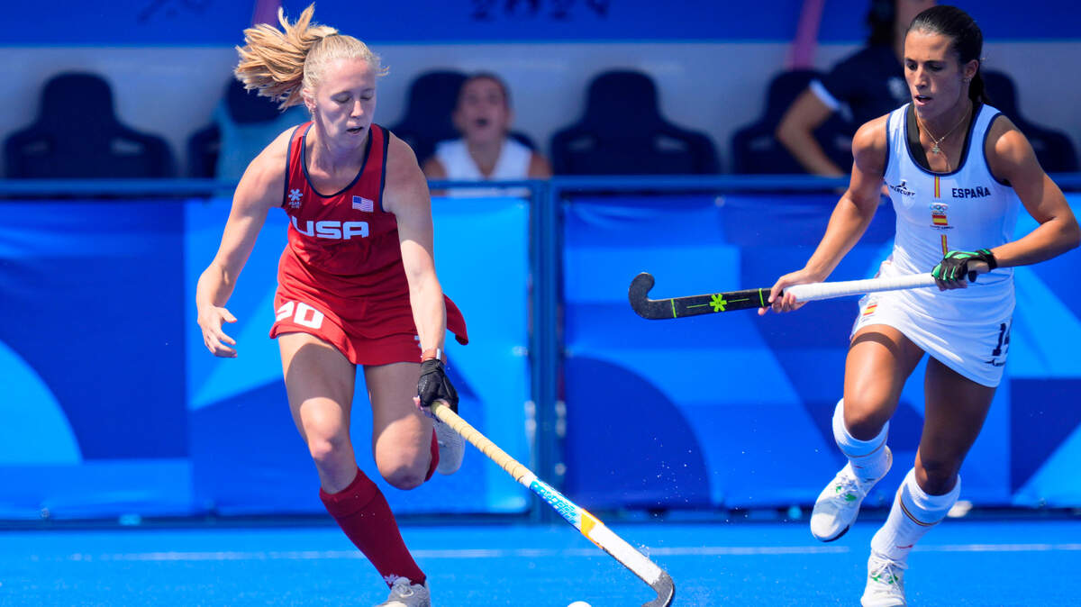 Jul 29, 2024; Colombes, France; United States defender Leah Crouse (20) controls the ball against Spain during a pool B match during the Paris 2024 Olympic Summer Games at Stade Yves-du-Manoir. Mandatory Credit: Andrew Nelles-USA TODAY Sports