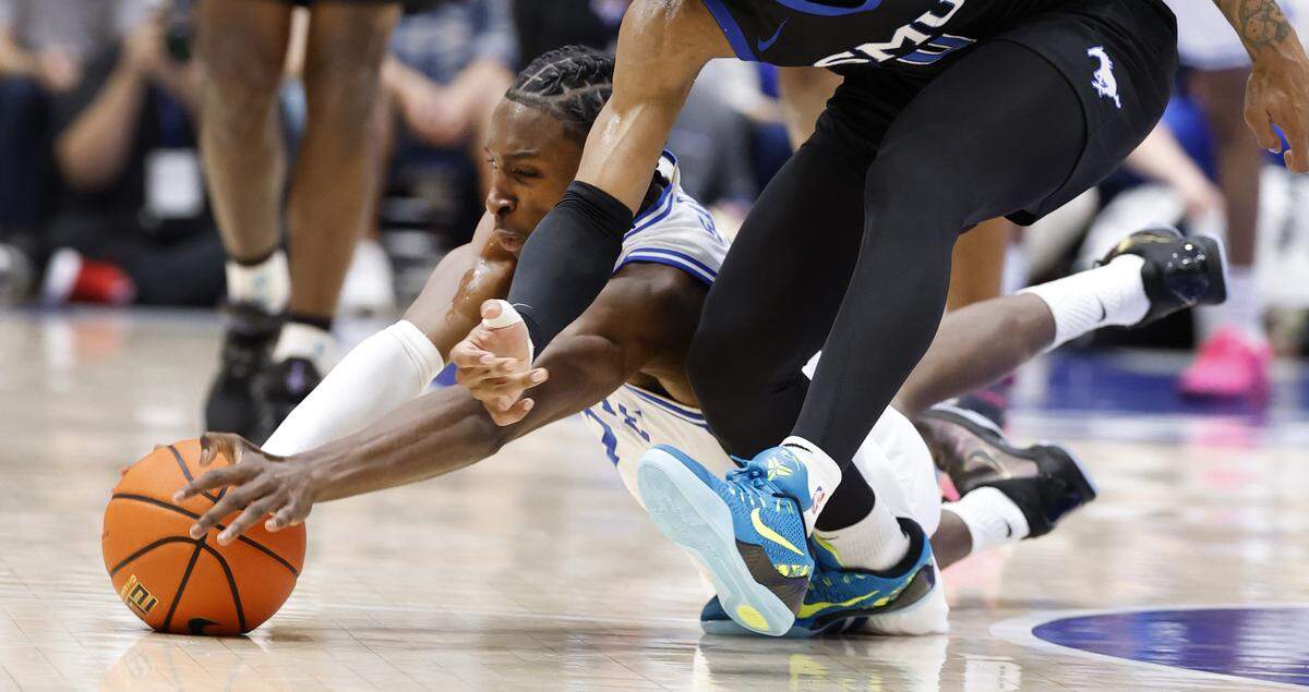 Duke’s Dame Sarr (7) dives after a loose ball in front of SMU’s Jaden Toombs (10) during the first half of Duke’s game against SMU at Cameron Indoor Stadium in Durham, N.C., Saturday, Jan. 10, 2026.
