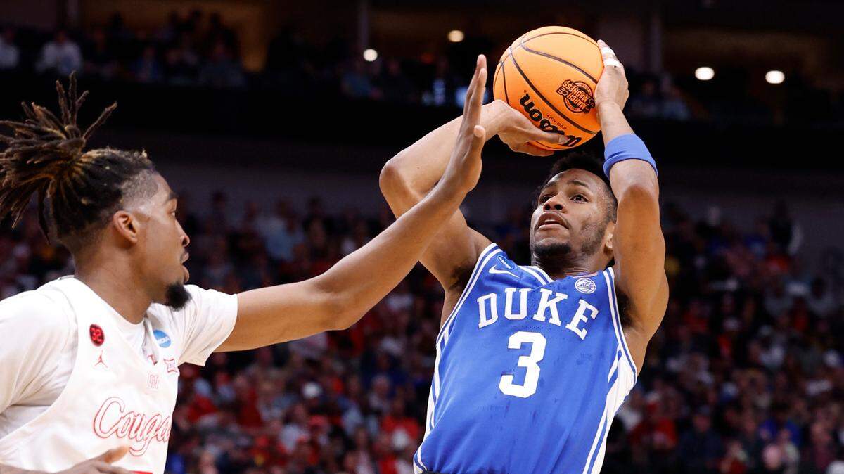 Duke’s Jeremy Roach (3) shoots as Houston’s Ja’Vier Francis (5) defends during the first half of Duke’s game against Houston in their NCAA Tournament Sweet 16 game at the American Airlines Center in Dallas, Texas, Friday, March 29, 2024.