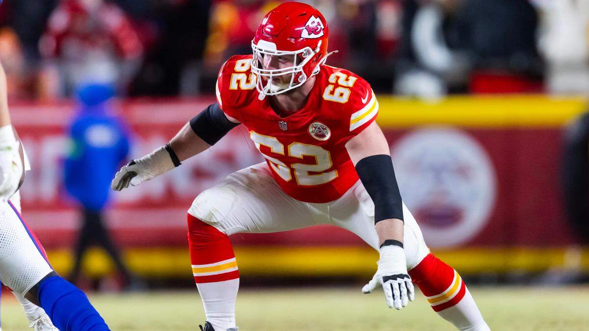 Jan 26, 2025; Kansas City, MO, USA; Kansas City Chiefs guard Joe Thuney (62) against the Buffalo Bills in the AFC Championship game at GEHA Field at Arrowhead Stadium.