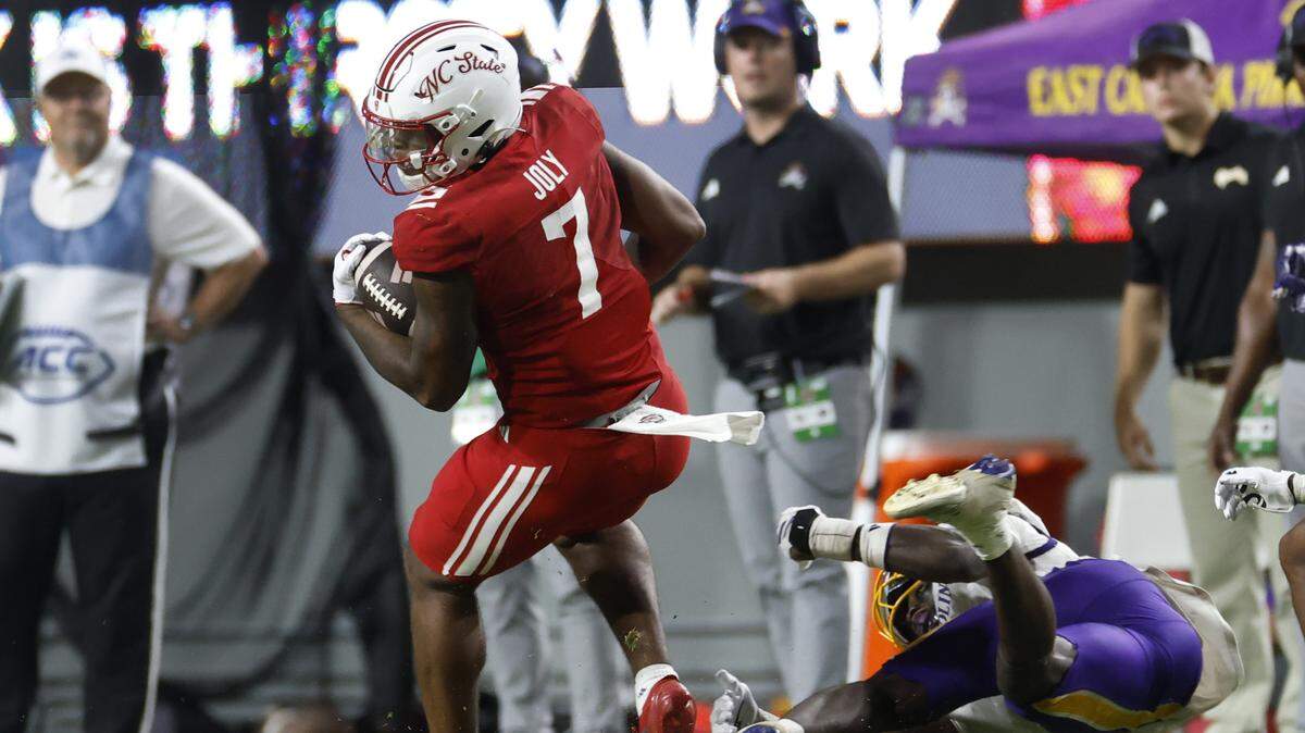 N.C. State tight end Justin Joly (7) spins to avoid the tackle during the second half of N.C. State’s 24-17 victory over ECU at Carter-Finley Stadium in Raleigh, N.C., Thursday, August 28, 2025.