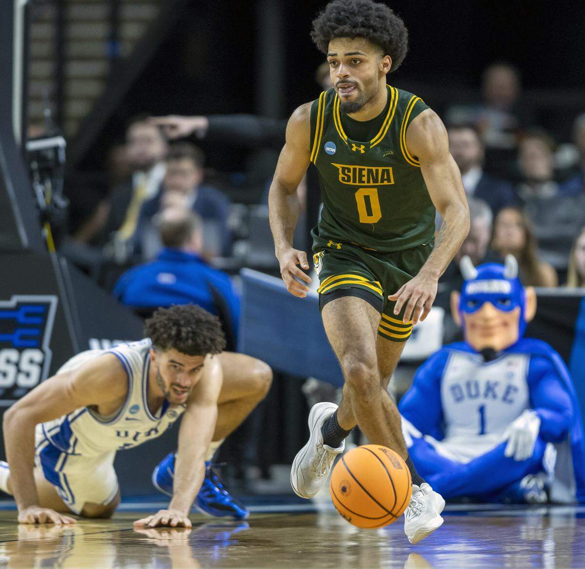 Siena guard Justice Shoats (0) recovers a loose ball from Duke forward Cameron Boozer (12) in the second half on Thursday, March 18, 2026, during the first round of the NCAA Tournament at Bon Secours Arena in Greenville, S.C.