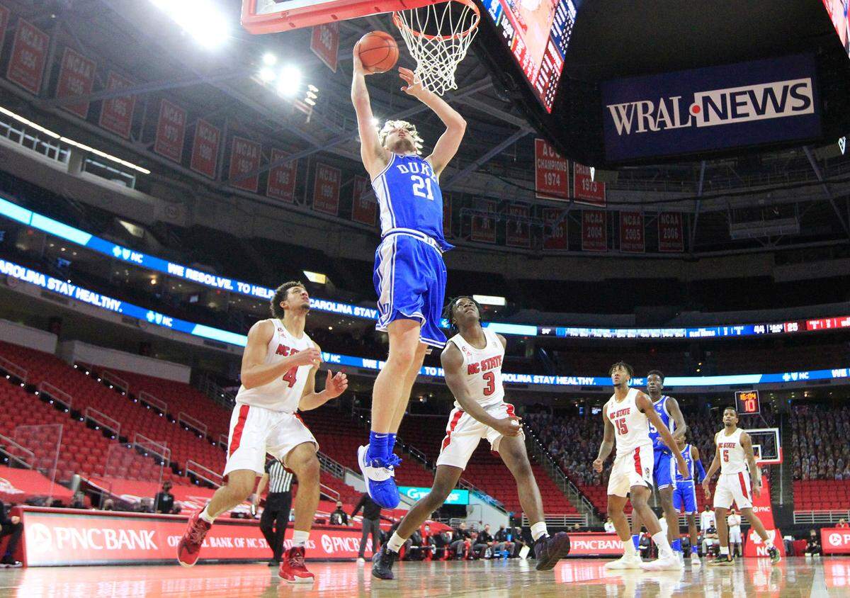 Duke’s Matthew Hurt (21) shoots during Duke’s 69-53 victory over N.C. State at PNC Arena in Raleigh, N.C., Saturday, February 13, 2021.