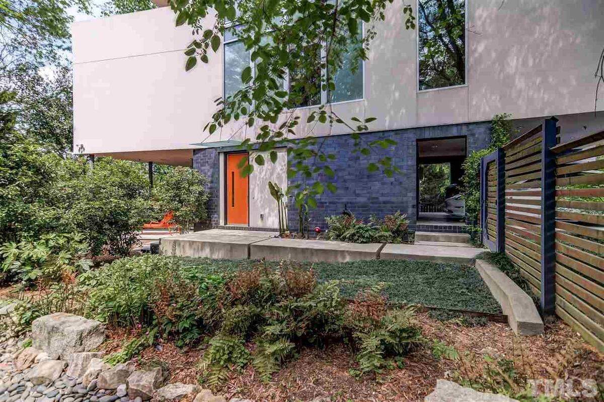 This home at 414 Yates Motor Company Alley in downtown Chapel Hill off of West Franklin Street was designed by Phil Szostak, a 1975 graduate of the School of Design at N.C. State University. His firm Szostak Design is behind projects like the renowned Durham Performing Arts Center and the Aloft hotel in downtown Durham.