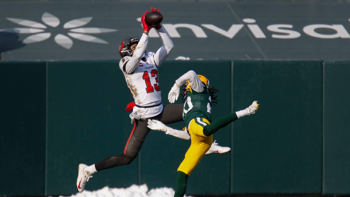 Tampa Bay Buccaneers’ Mike Evans grabs a 15-yard touchdown pass against Green Bay Packers’ Kevin King during the first half of the NFC championship NFL football game in Green Bay, Wis., Sunday, Jan. 24, 2021.