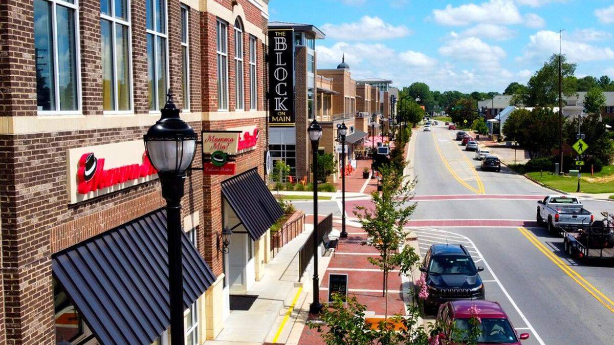 Holly Springs residents suggested the town add more dining, shops and green spaces for new development in the downtown area.