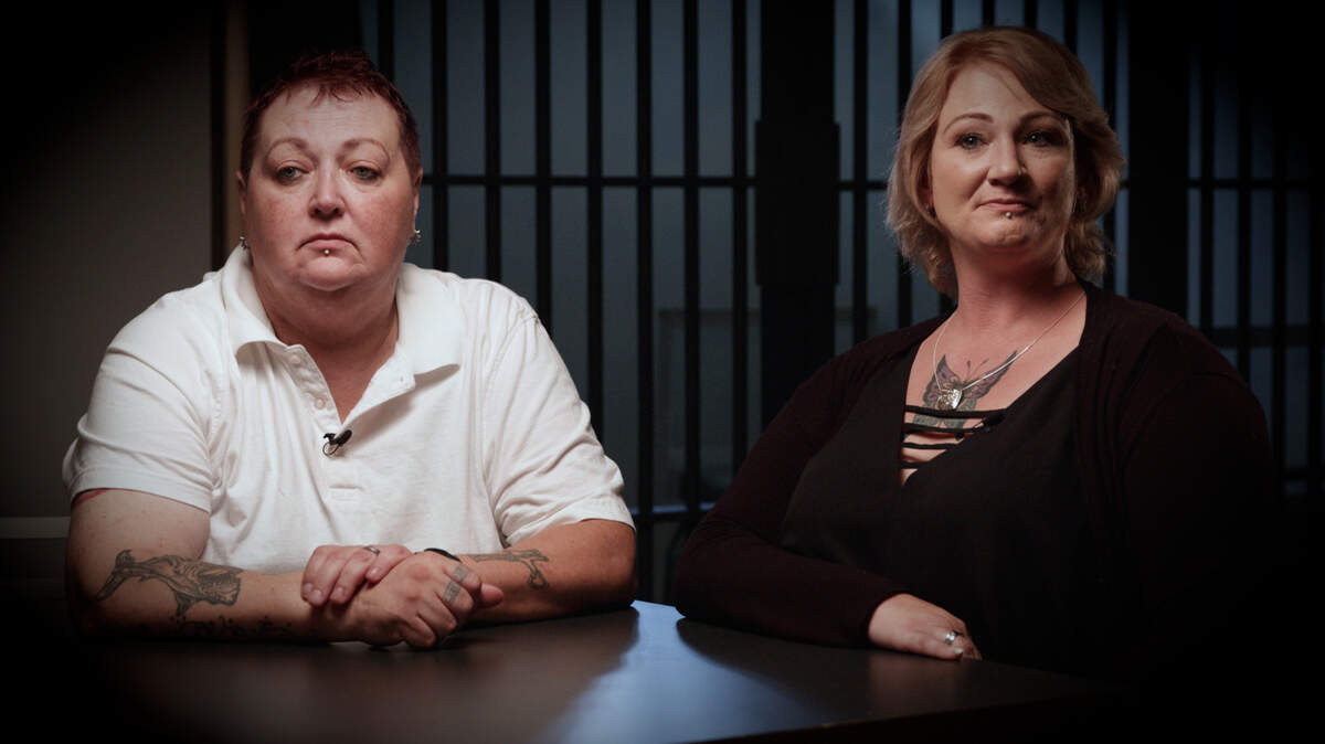 Donavan Bering and Tracy Brown in “Jodi Arias: Cellmate Secrets,” premiering August 8 on Lifetime.