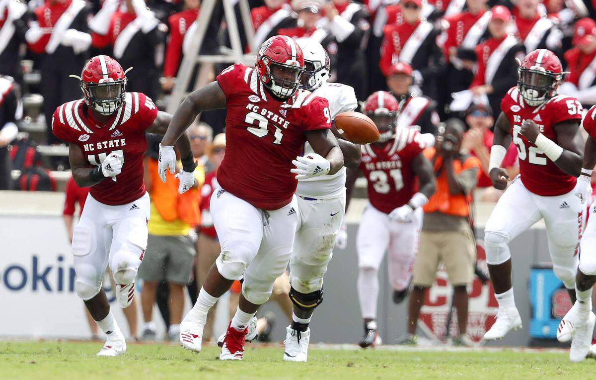 N.C. State’s  Eurndraus Bryant (91) chases after the ball after JMU quarterback Ben DiNucci fumbled it during the Wolfpack’s victory over James Madison at Carter-Finley Stadium Saturday, Sept. 1, 2018.
