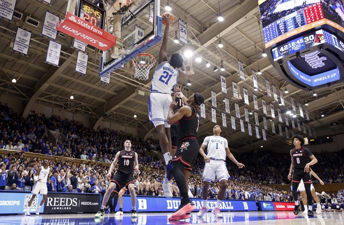 Duke’s Patrick Ngongba II (21) goes high to slam in two during Duke’s 83-52 victory over Louisville at Cameron Indoor Stadium in Durham, N.C., Monday, Jan. 26, 2026.