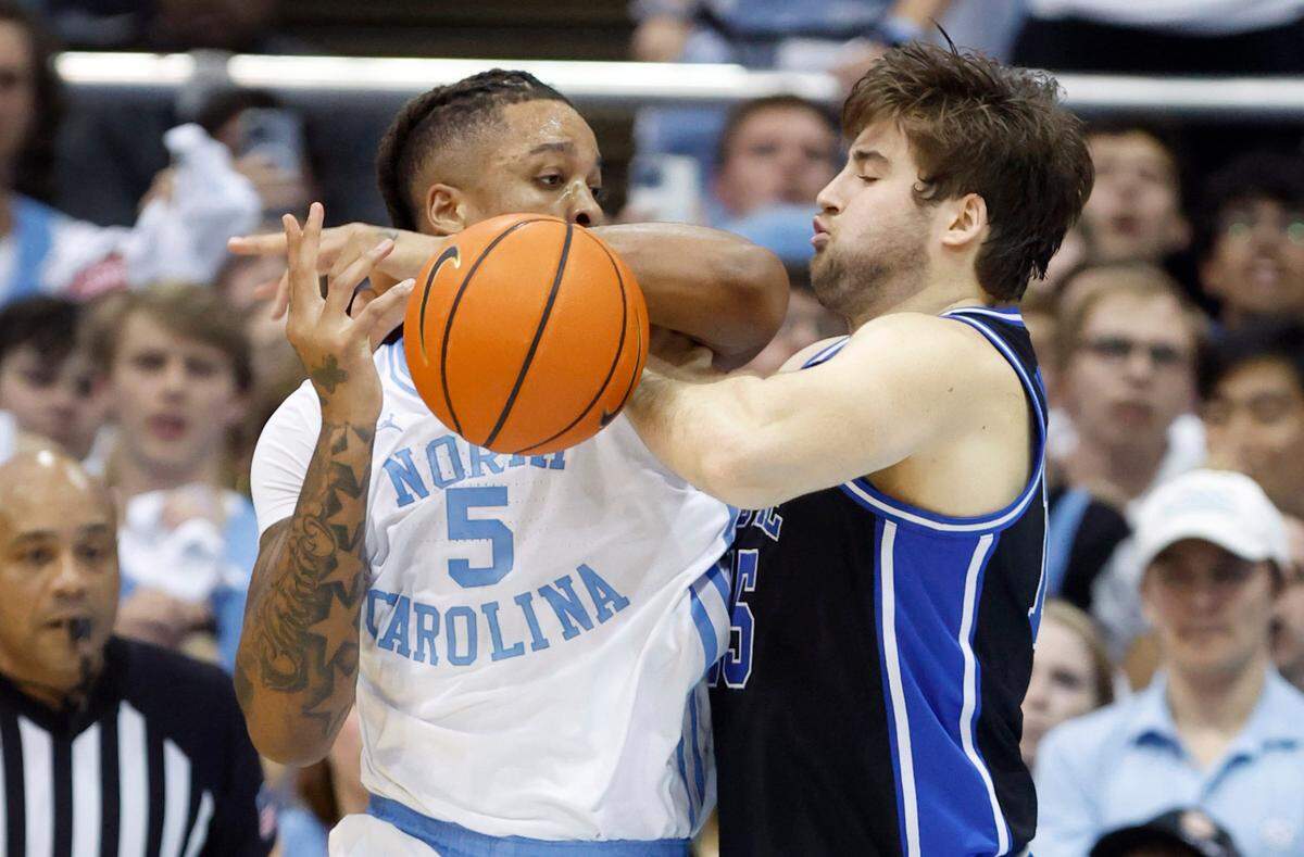 Duke’s Ryan Young (15) defends North Carolina’s Armando Bacot (5) during the second half of Duke’s 62-57 victory over UNC at the Smith Center in Chapel Hill, N.C., Saturday, March 4, 2023.