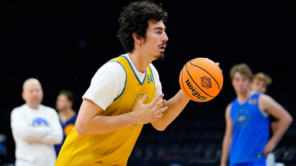 UCLA’s Jaime Jaquez Jr. practices for the NCAA men’s college basketball tournament, Thursday, March 24, 2022, in Philadelphia. (AP Photo/Matt Rourke)